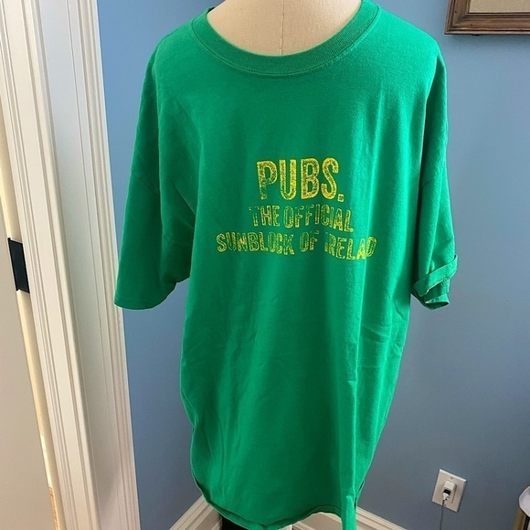 Pubs. The Official Sunblock of Ireland Funny T-Shirt - Picture 1 of 5